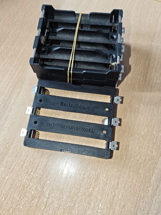 Холдери для акумуляторів 21700