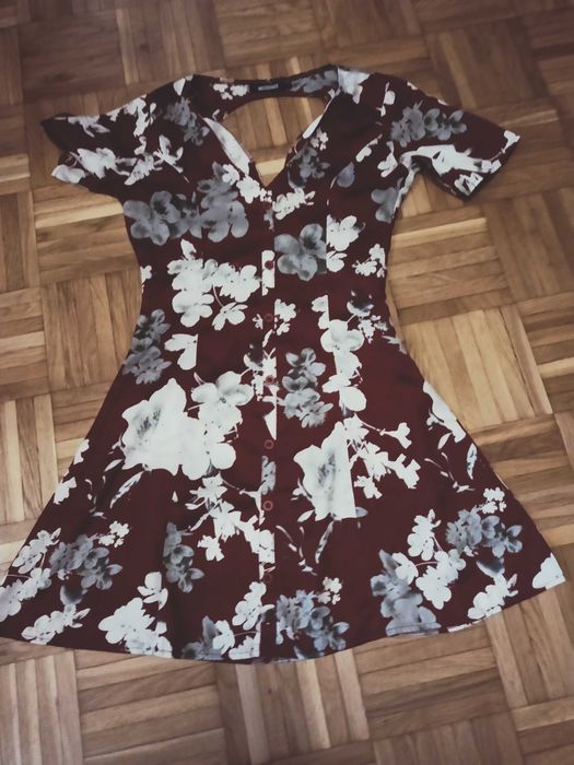 Sukienka taliowana Missguided XS