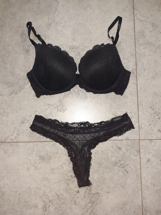 Komplet bielizny biustonosz 75B plus stringi S Intimissimi