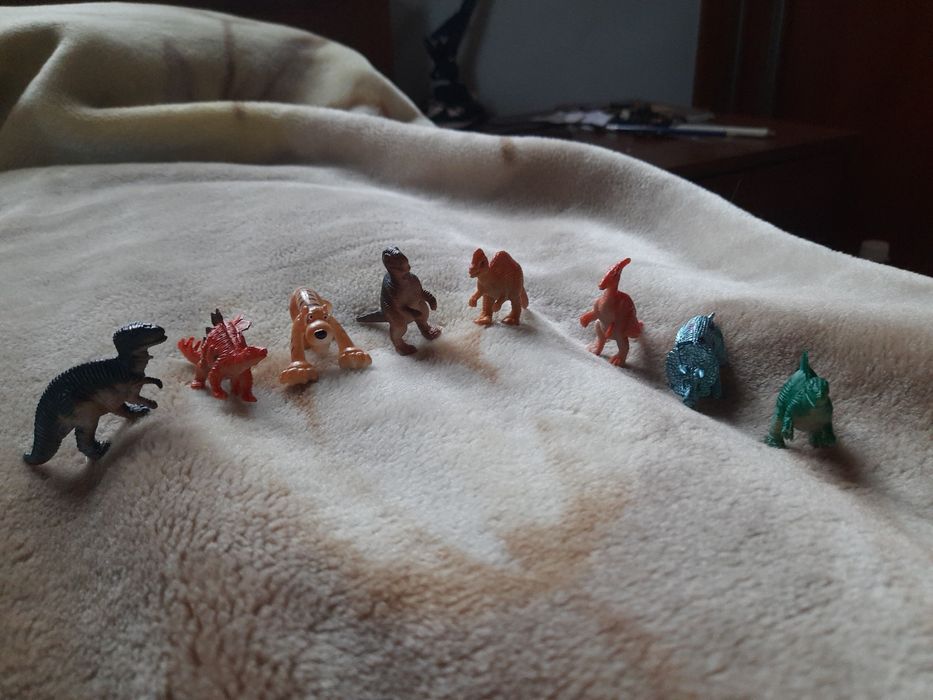 zestaw - hot wheels, figurki dinozaurów, lego hero factory