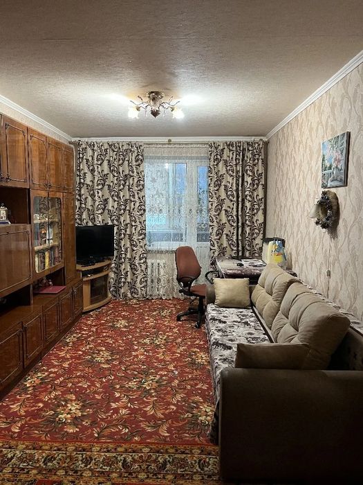 3 - комн. 64 м. кв. 7/9 эт. квартира, район Калиновой. Хорошее состояние.
