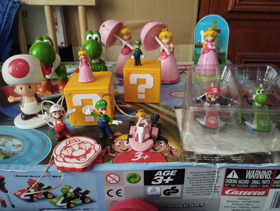 Super Mario: Figurki, tor wyścigowy plus przewodnik po grze