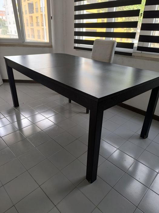 Mesa extensível com cadeiras