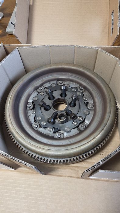 Двомасовий маховик VAG 03L105266DE