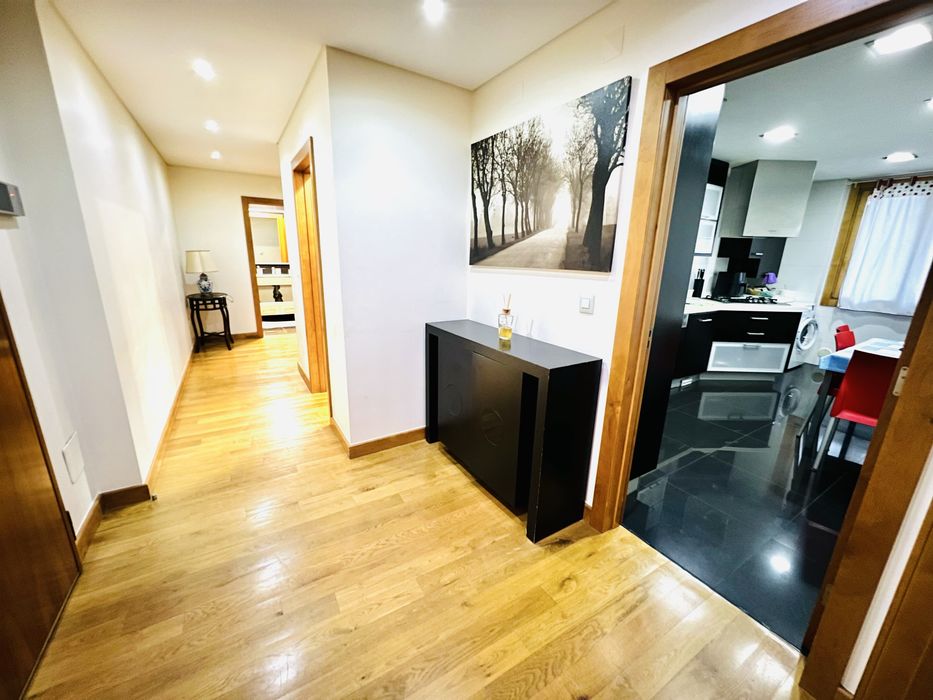 T2 equipado e parcialmente mobilado, no INFANTADO