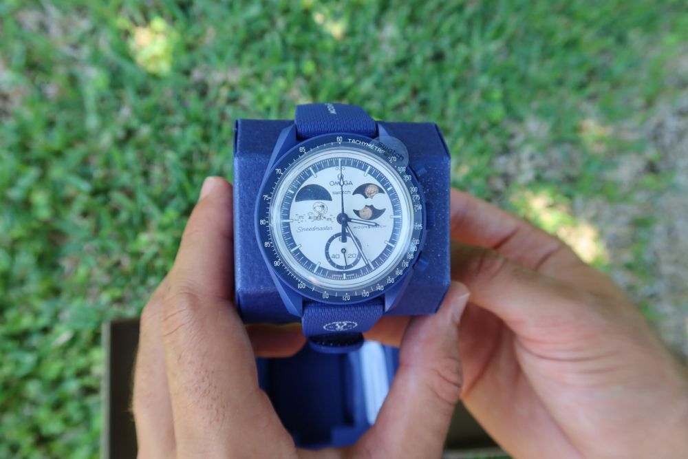 OMEGA X SWATCH GOLD Mission To Earthphase Moonshine Gold