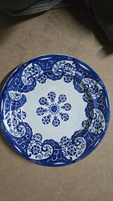 5 pratos em faiança vidrada
