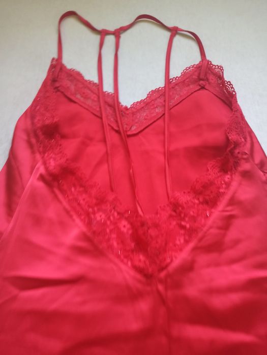 Koszulka nocna czerwona na ramiączka