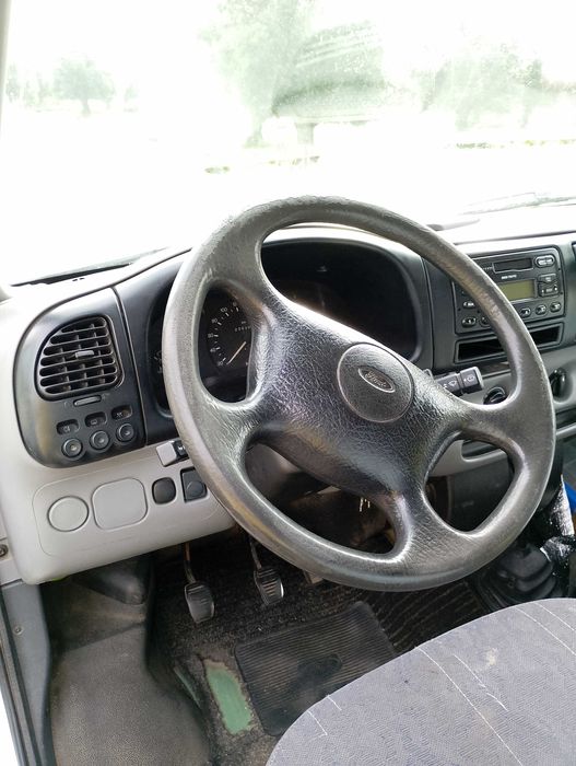 Ford Transit Campervan - Dormitorio - Saia do arrendamento