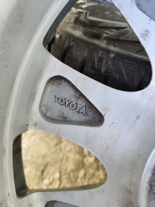 продам диск с покрышкой Камри 40