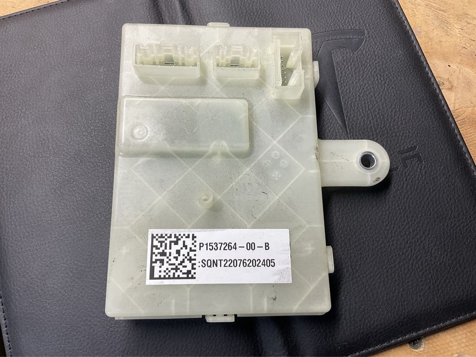 Ретрофіт Tesla Model 3 18- 1537264-00-B Разборка