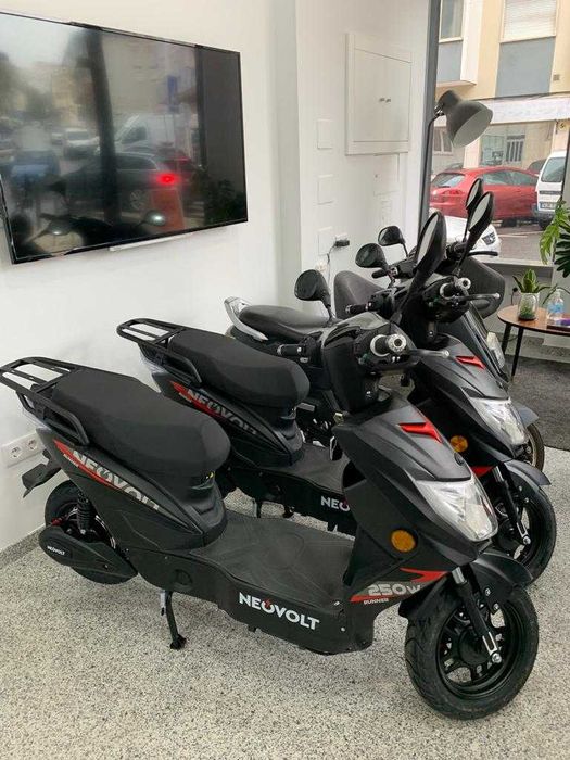 Alugue uma Scooter Elétrica - ELECTRIC MOPEDS RENT