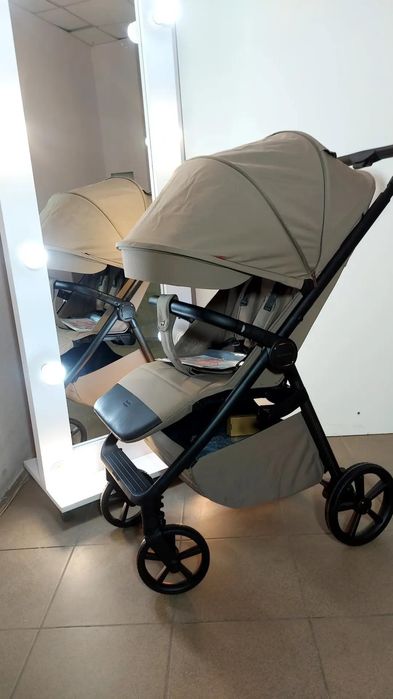 Коляска 2025 CARRELLO Carbon надлегка з великим капюшоном