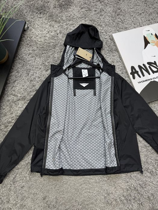 Жіноча Вітровка на мембрані Nike Trail