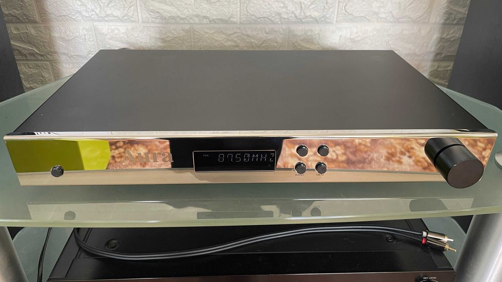 Стерео тюнер Aura TU-80