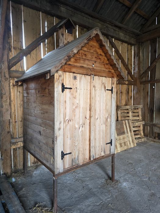 Duża wędzarnia drewniana 1m x 1m – OCIEPLANA + stelaż, palenisko i rury