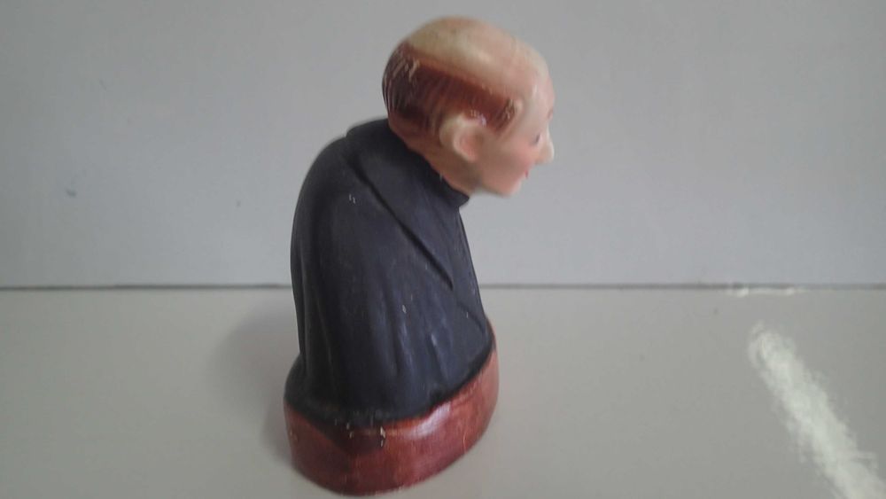 Busto antigo em cerâmica do Padre Cruz