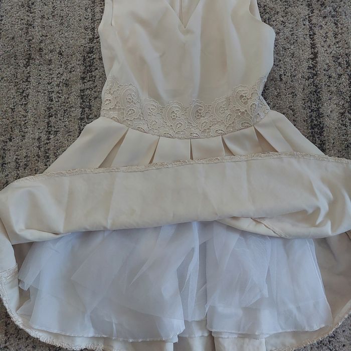 Sprzedam koronkową sukienkę