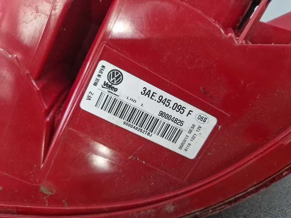 Volkswagen Passat B7 Sedan Lampa Lewy Tył