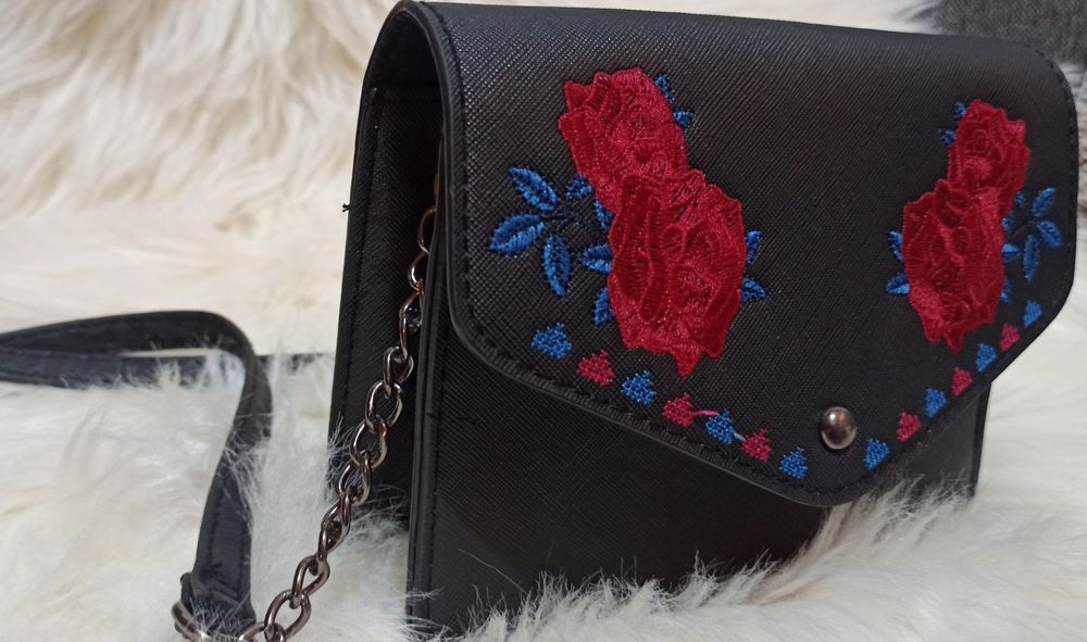 Elegancka torebka z haftem