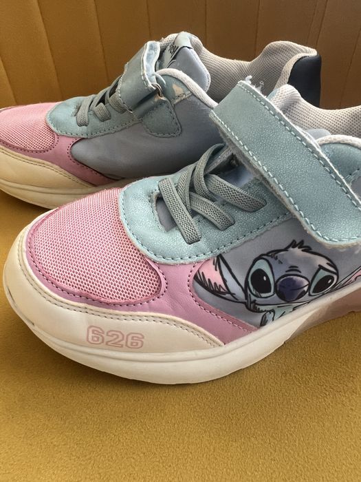 Tenis Stitch Disney com luzes. 33