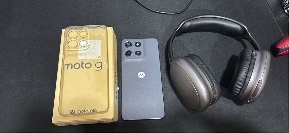 Moto G15 e fone