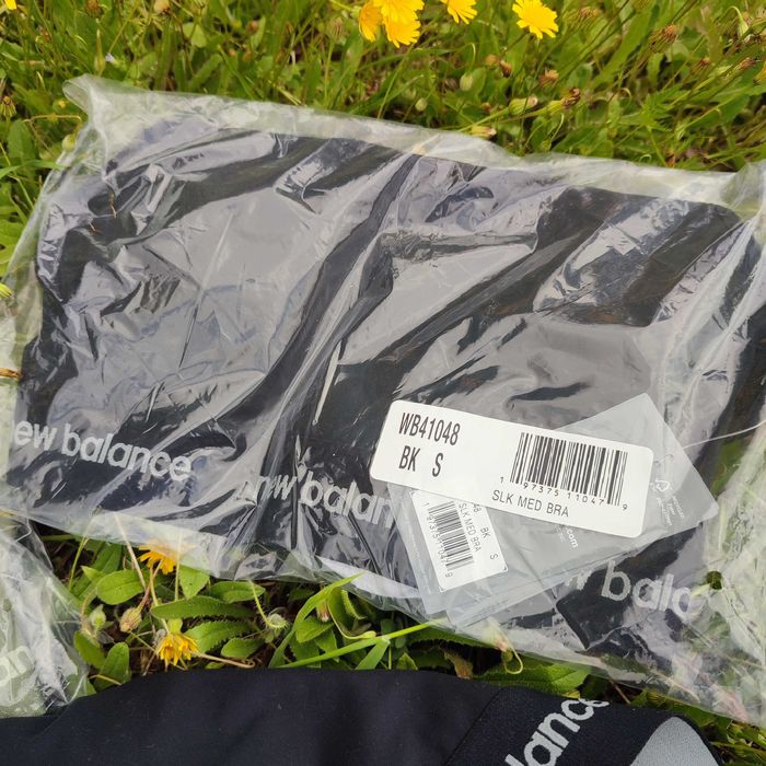 New Balance Top Desportivo Preto Suporte Médio Tecido Respirável