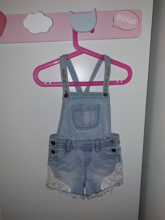 Krotknie ogrodniczki jeans