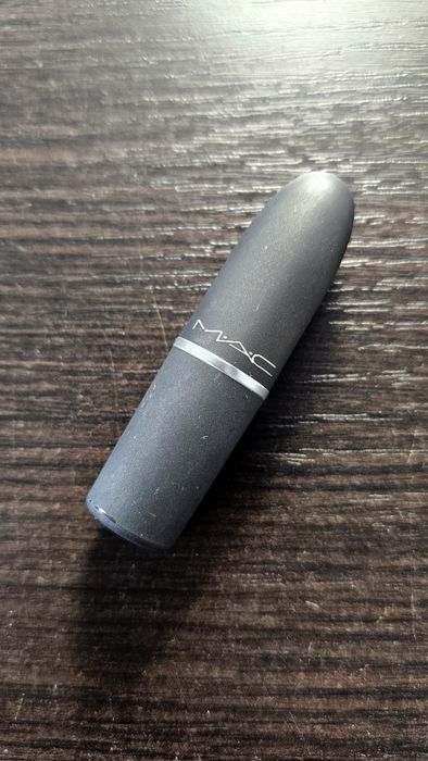 Mac - Werk, werk, werk, Powder Kiss Lipstick. Pomadka, szminka do ust