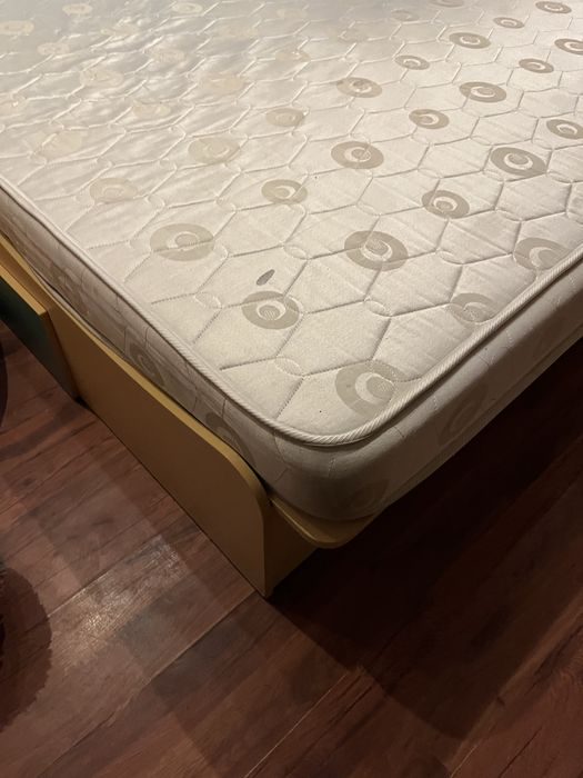 Продам двухспальную кровать