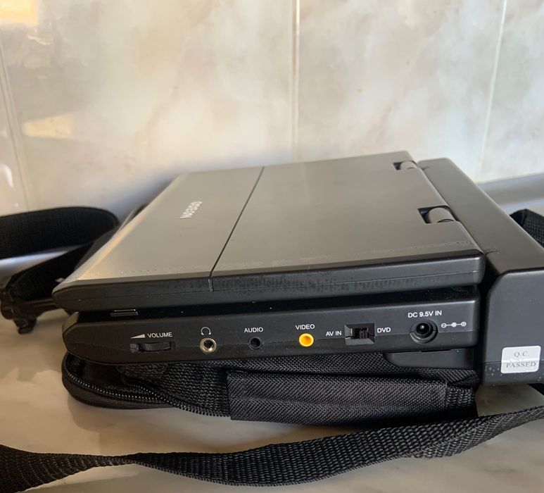 Портативный DVD-проигрыватель"ODEON" SDP-1775.Новый.