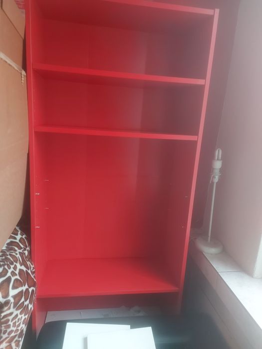 Czerwony regał IKEA Billy
