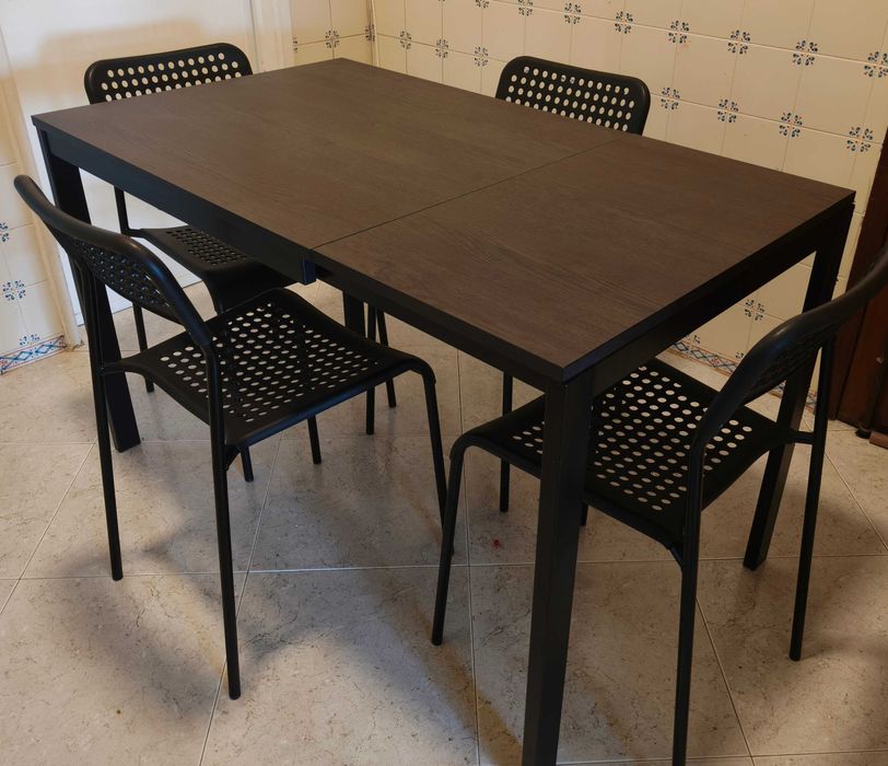 Mesa de jantar Ikea Vangsta extensível + 4 cadeiras