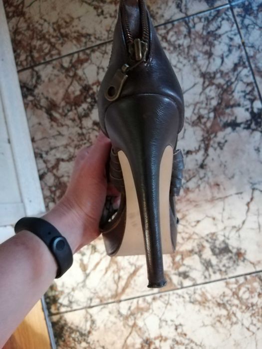 Brązowe sandałki na platformie