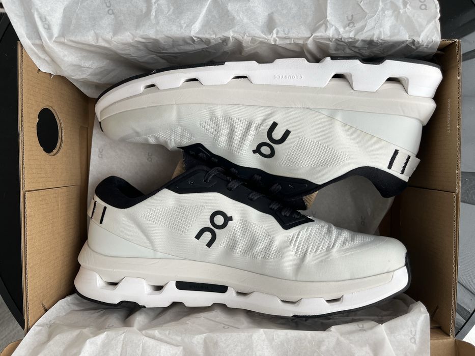 Кросівки On Cloudzone 27.5см