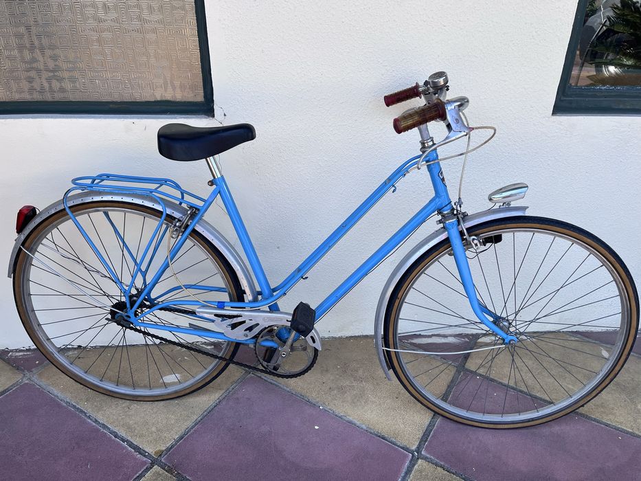 Bicicleta senhora antiga