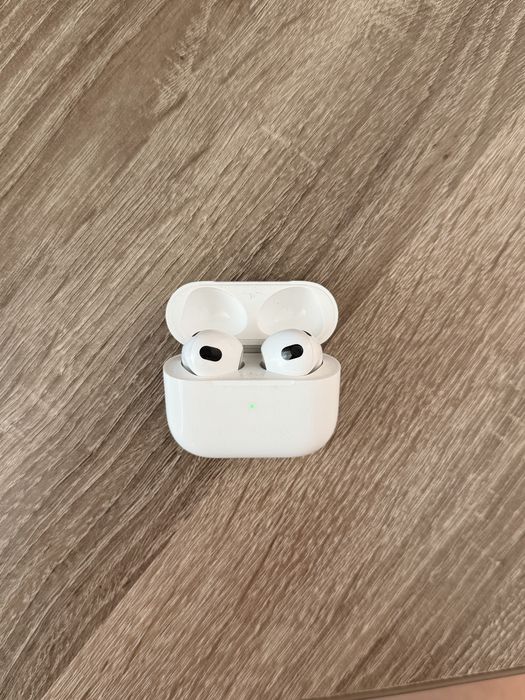 Продам  AirPods 3