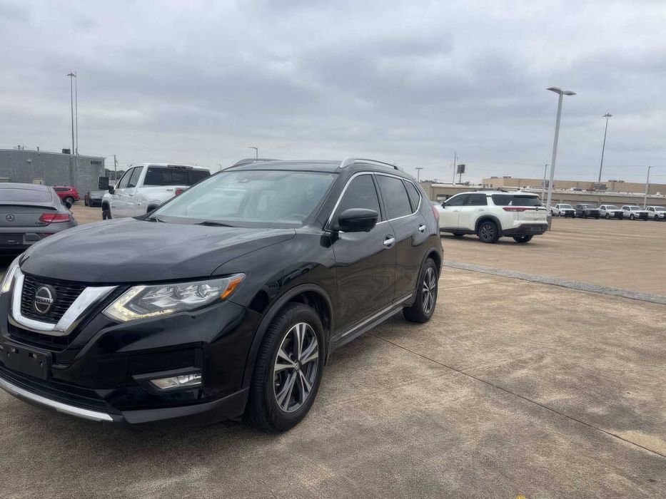 Nissan Rogue SL      2018