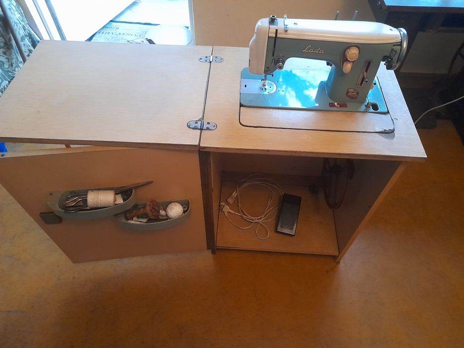 Maszyna do szycia Lada 236