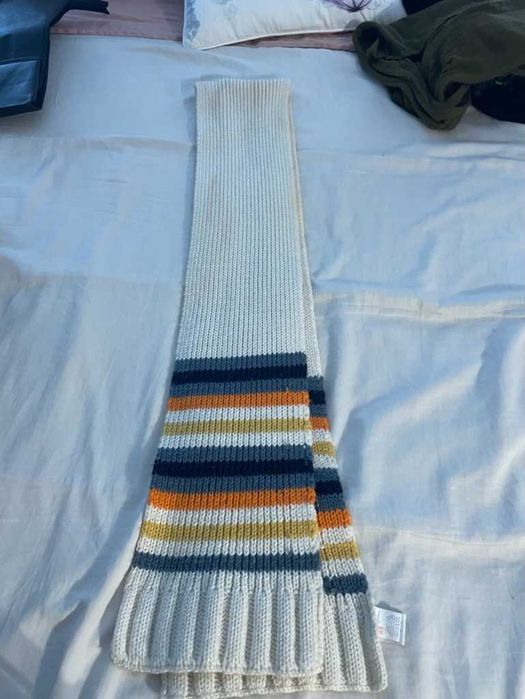 cachecol branco e azul levis