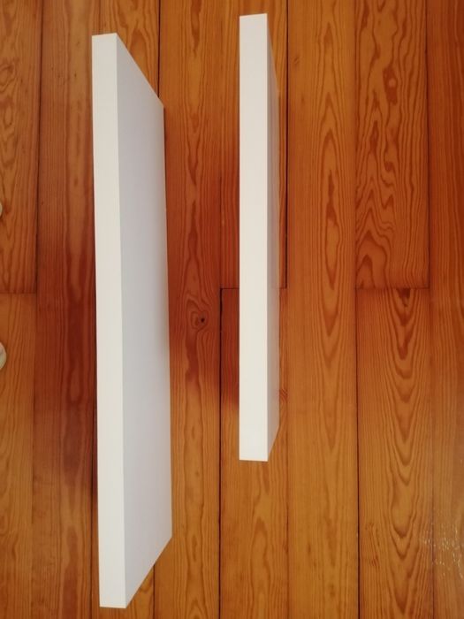 Duas prateleiras de parede suspensas, como novas!