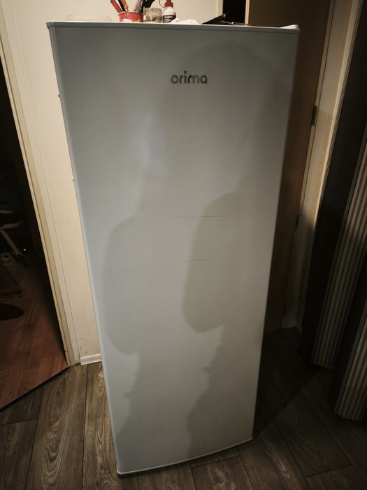 Vende-se uma arca  com gaveta