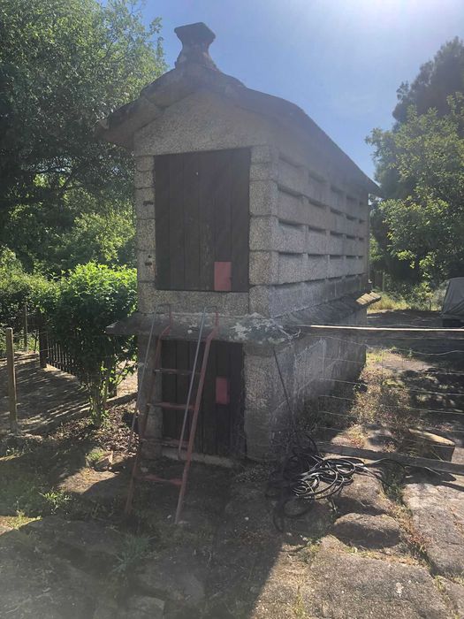 Espigueiro para venda em Britelo, Ponte da Barca