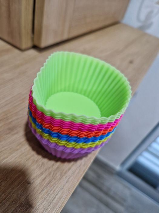 24 formas de silicone para cupcakes.  Novas