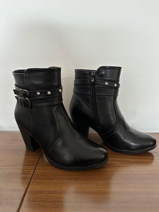 Botas Pretas Nº 36