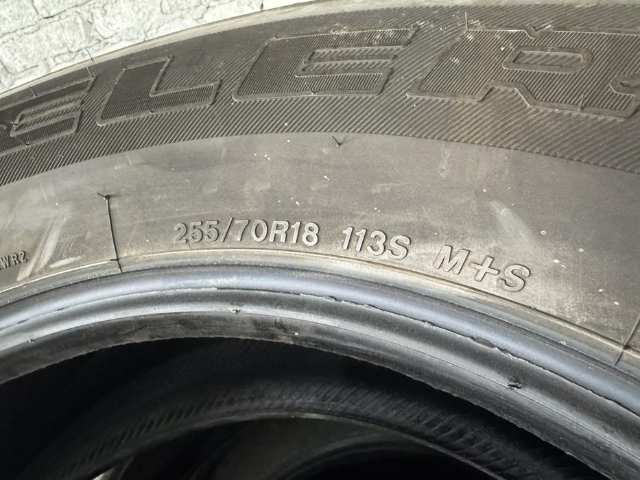 Майже нові всесезонні шини Bridgestone 255/70 R18
