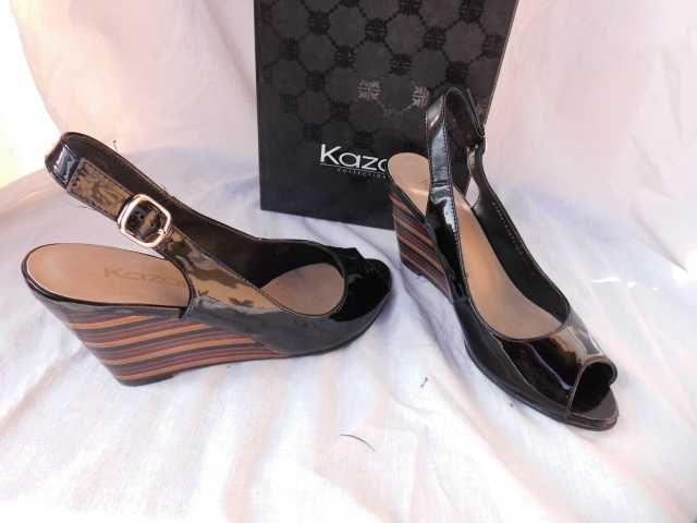 Kazar skórzane lakierki sandałki koturn 35