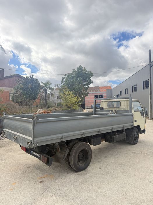 Mitsubishi Canter ligeira Tribasculante