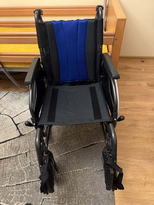Wozek inwalidzki  lekki 2 lata gwarancji