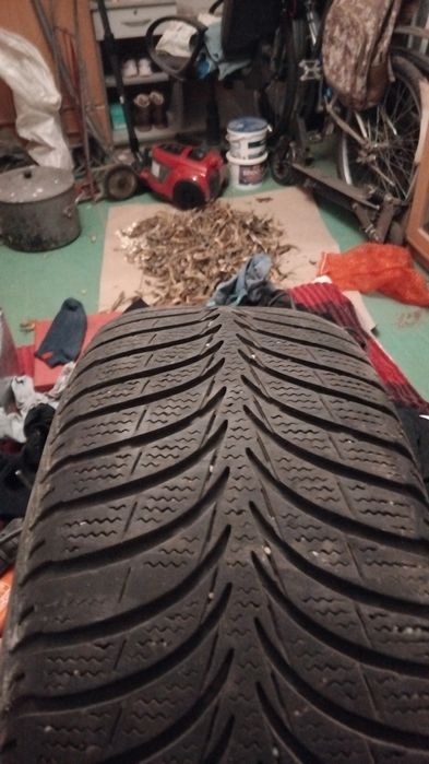 Авто шини  ( покришки)